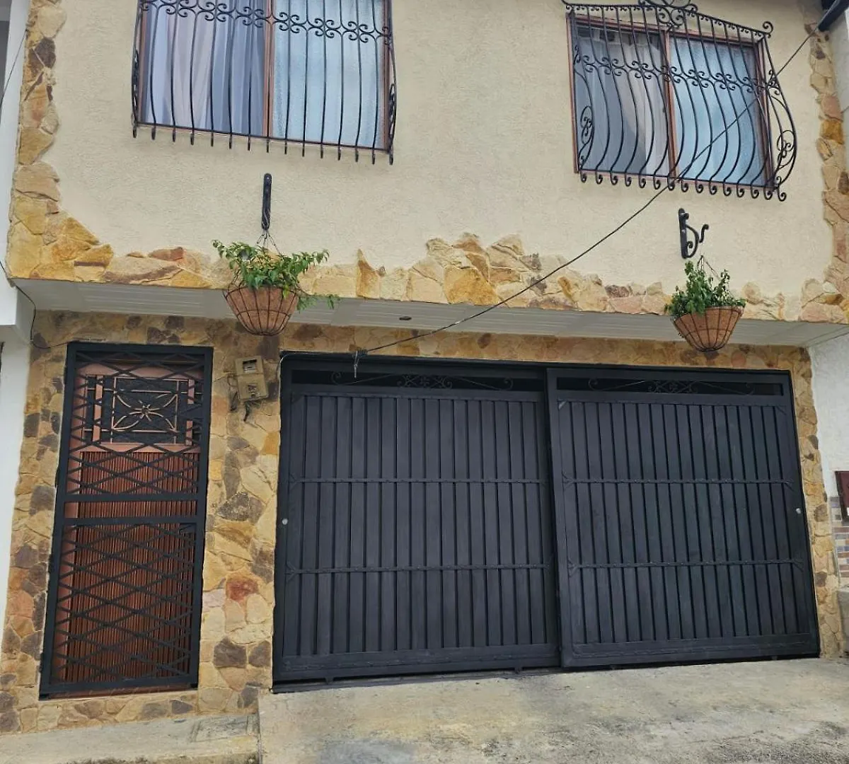 לינה וארוחת בוקר קאלי Casa Alcor